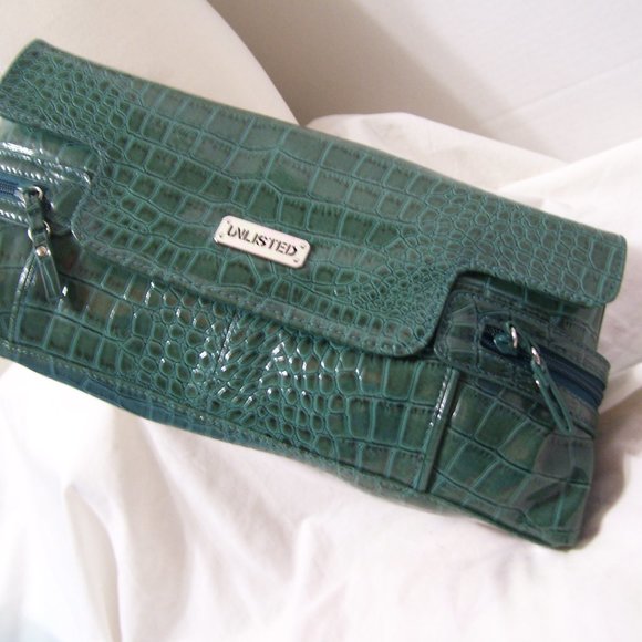Unlisted by Kenneth Cole Handbags - 🏵️🏵️ 2/$15 🏵️🏵️ Unlisted Vegan Croc Green Clutch Bag. NWOT